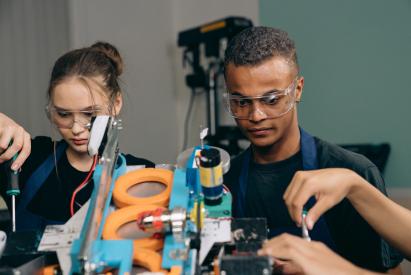 Die Bedeutung und der Nutzen von Aufrechterhaltungslehrgängen: Ein Blick auf die "Elektrofachkraft für festgelegte Tätigkeiten"
